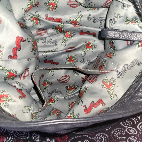 Harley-Davidson Black Leather Shoulder Bag with Chain Detail - Picture 12 of 13